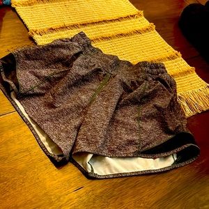 Lululemon size 4 Tall Hotty Hot shorts